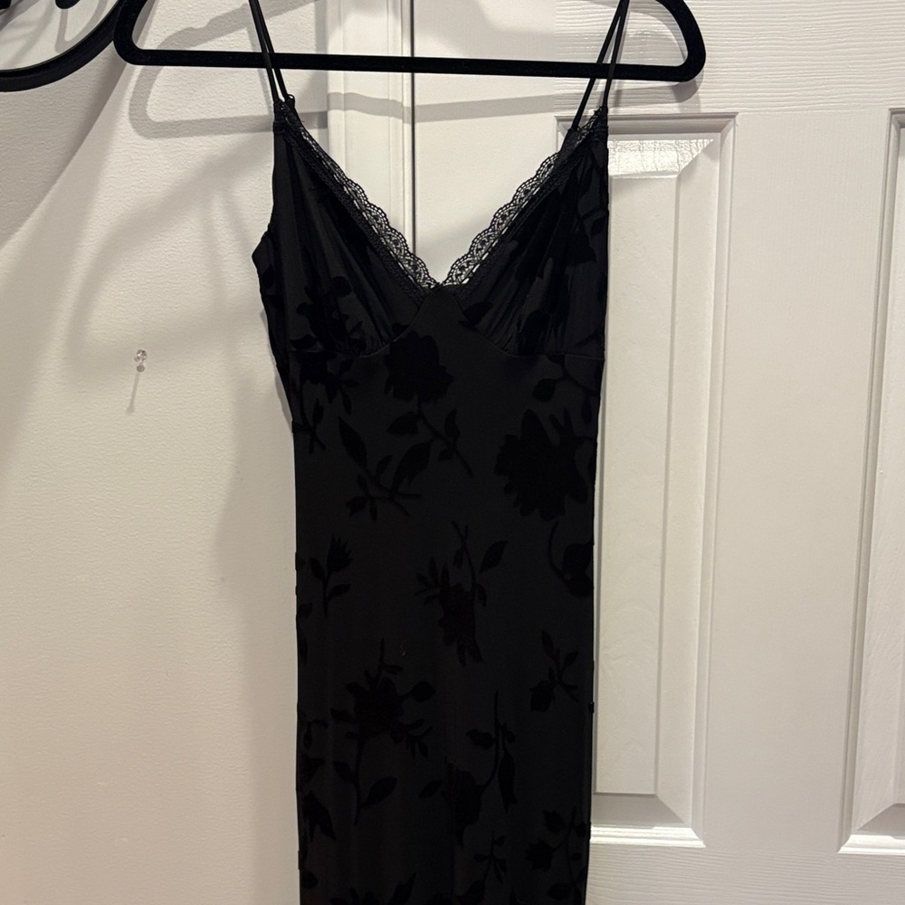 Black windsor dress
